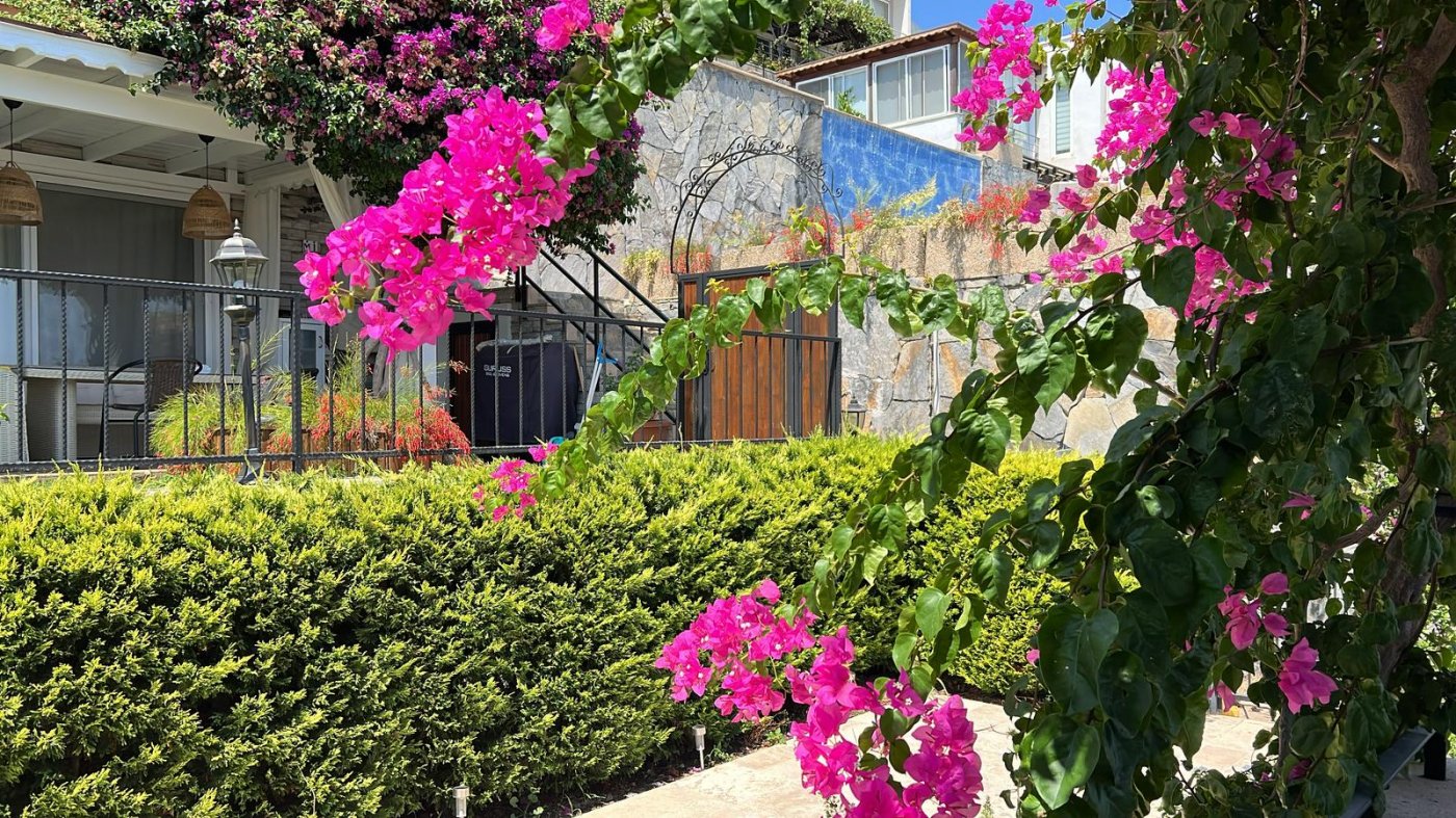 YALIKAVAK MARİNA MANZARALI DAİRE